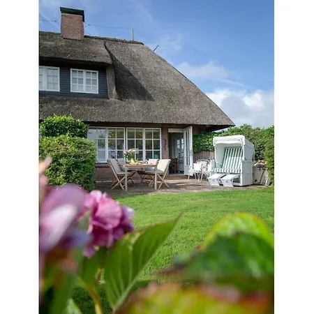 Holiday home Hiidbloom-hues In Wattweg